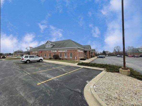 5445 Grand Ave, Gurnee, IL 60031